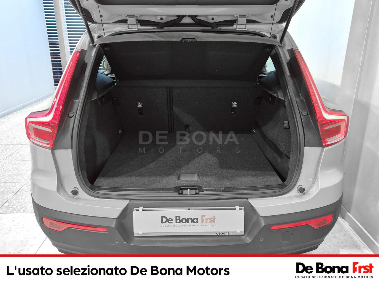 Volvo XC40 1.5 t3 momentum core 163cv my21