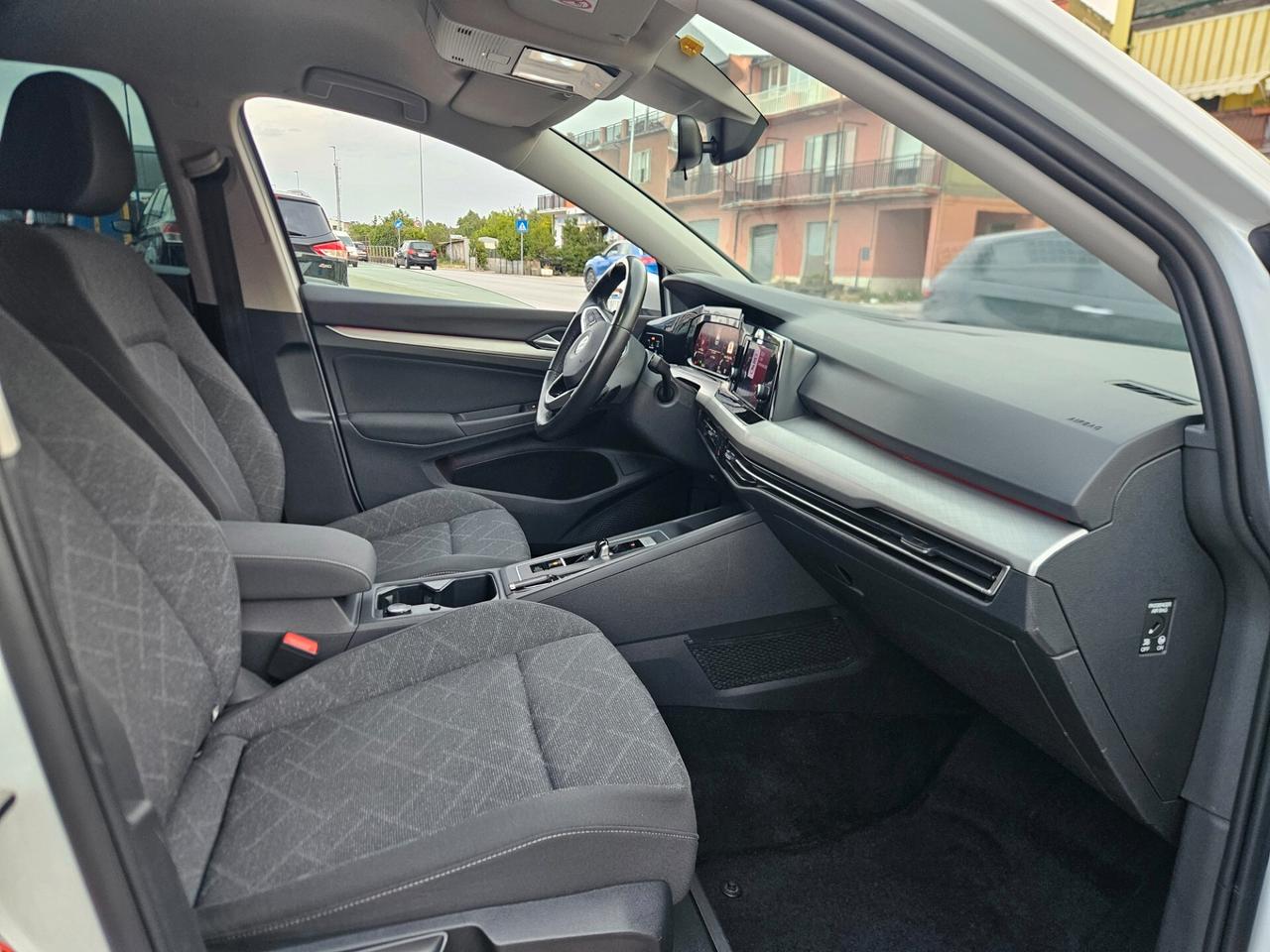Volkswagen Golf 8 1.0 eTSI 110cv EVO DSG Life