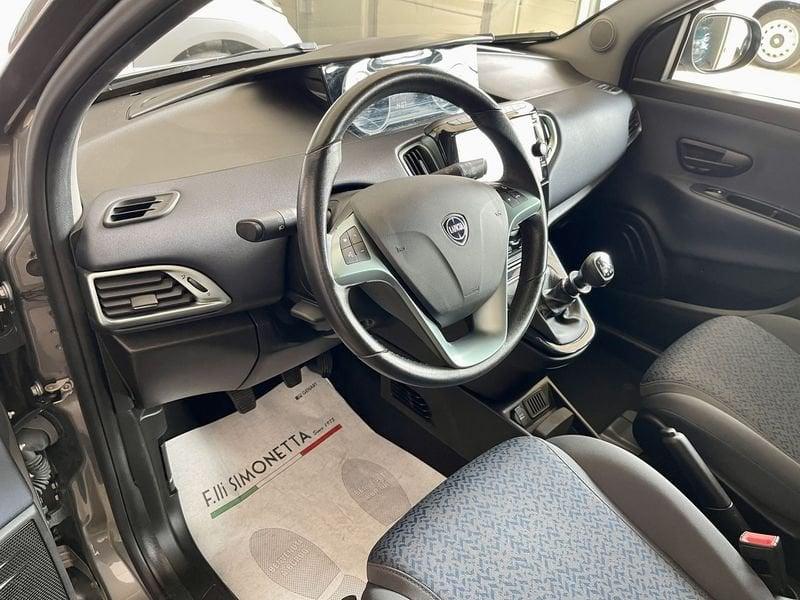 Lancia Ypsilon 1.0 firefly hybrid Gold s&s 70cv 5p.ti - AZIENDALE