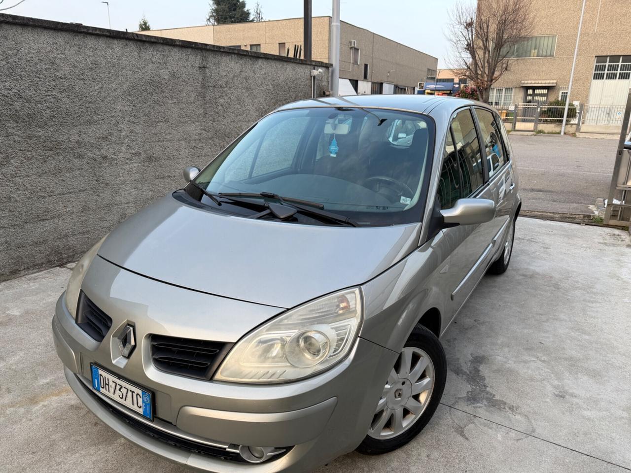 Renault Scénic 1.6 benzina euro4 spaziosa neopatentati