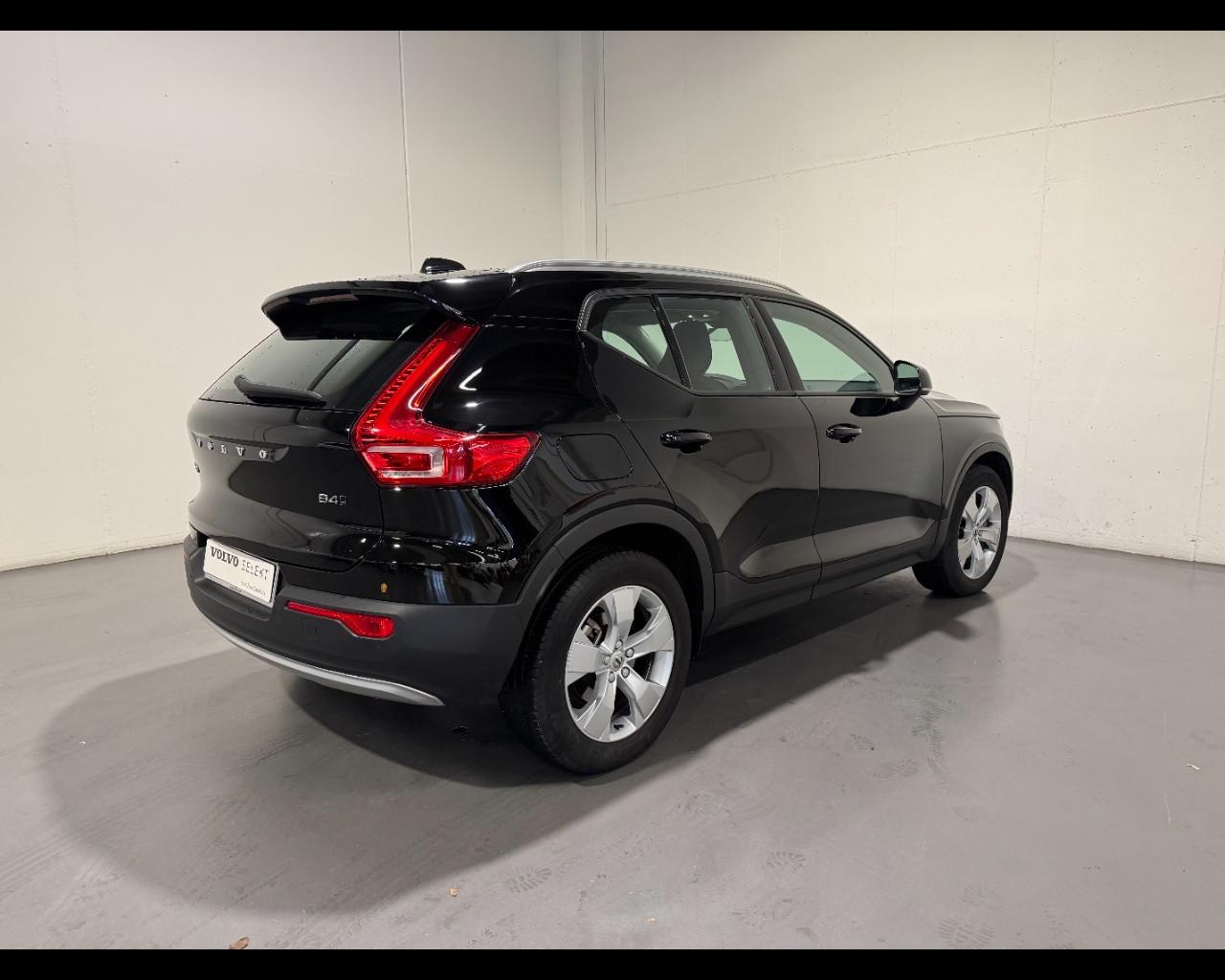 VOLVO XC40 B4 AWD MOMENTUM AUTO