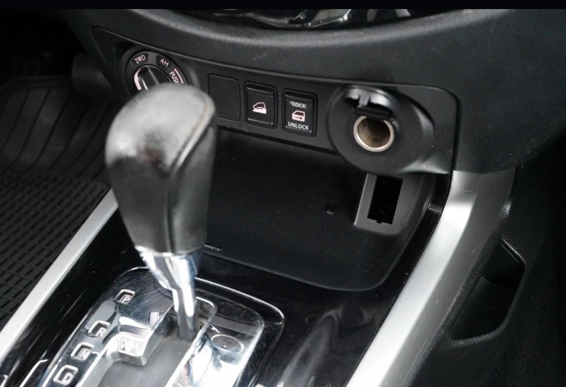 Nissan Navara 2.3 dCi 190 CV 7AT 4WD Double Cab N-Connecta