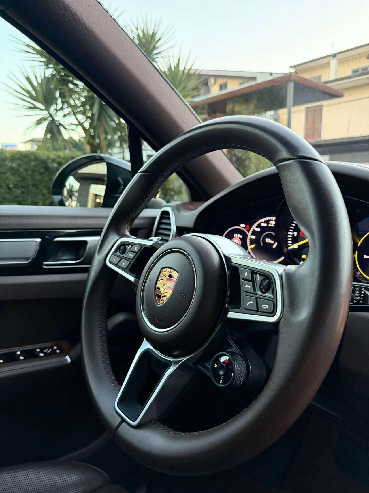 Porsche Cayenne Coupé 3.0 V6 E-Hybrid Platinum Edition