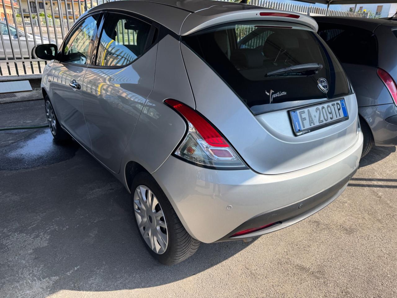 Lancia Ypsilon 1.3 MJT 16V 95 CV 5 porte S&S Silver