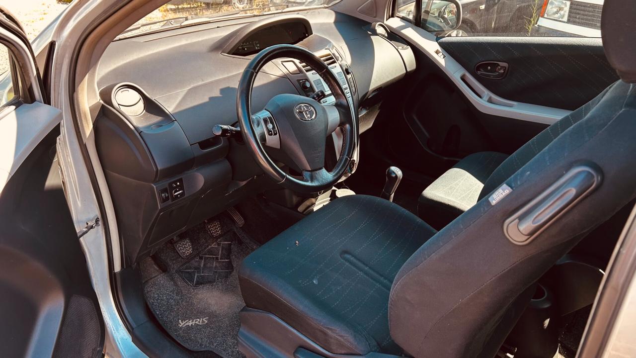 Toyota Yaris 1.0 3 porte Sol