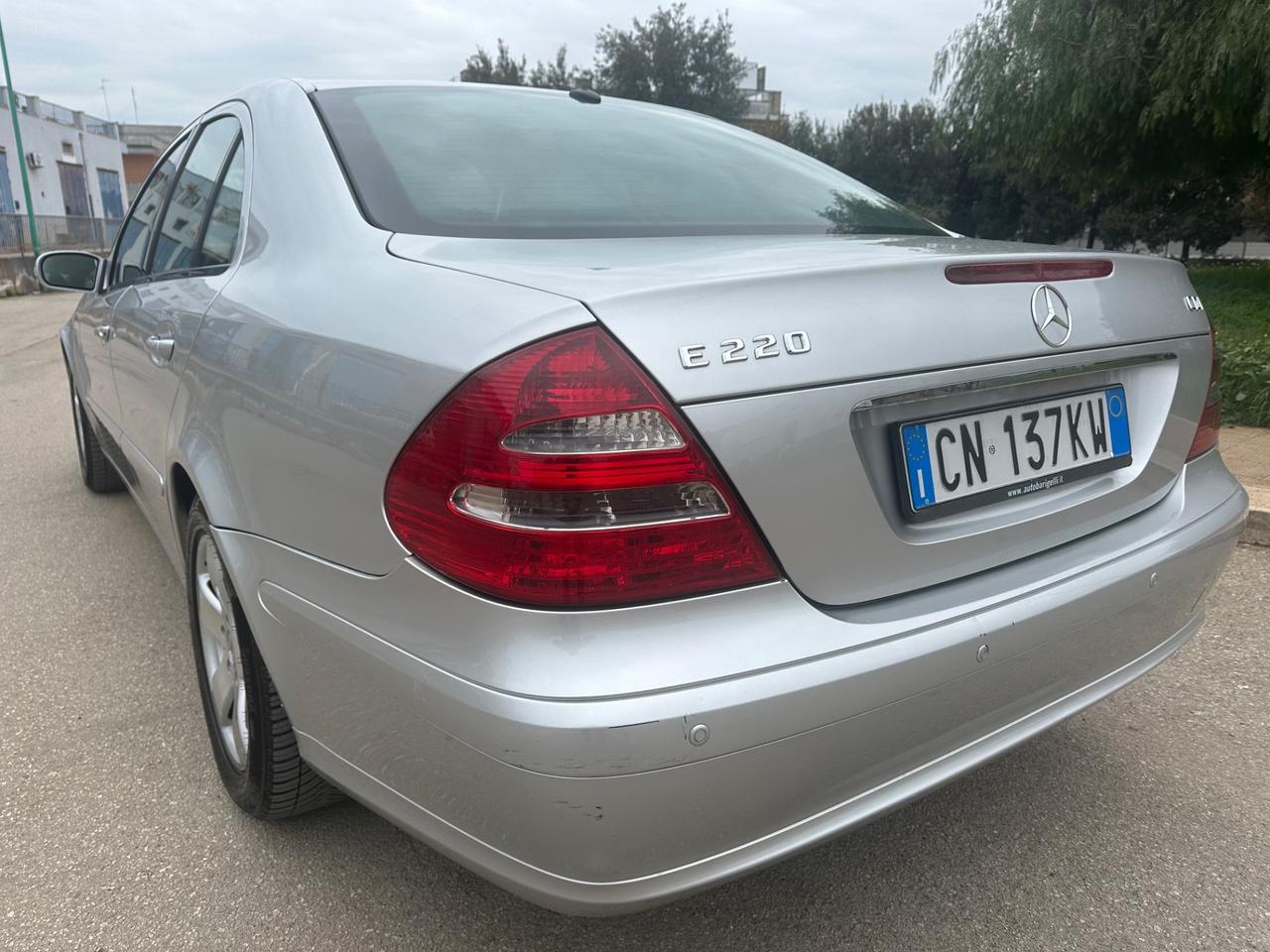 MERCEDES CLASSE E 220 - CAMBIO AUTOMATICO