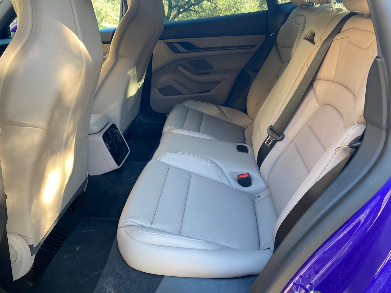 Porsche Taycan anno 2024 km 5400 ! Noleggio lungo termine