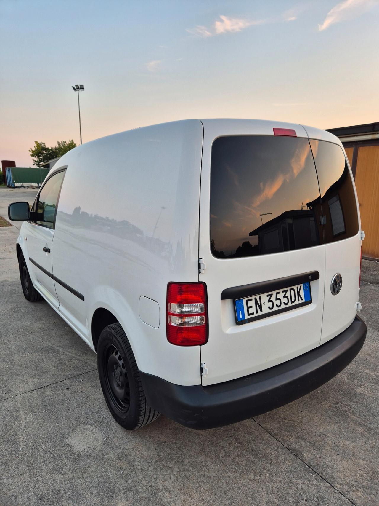 Volkswagen Caddy 1.6 TDI 102 CV neopatentati