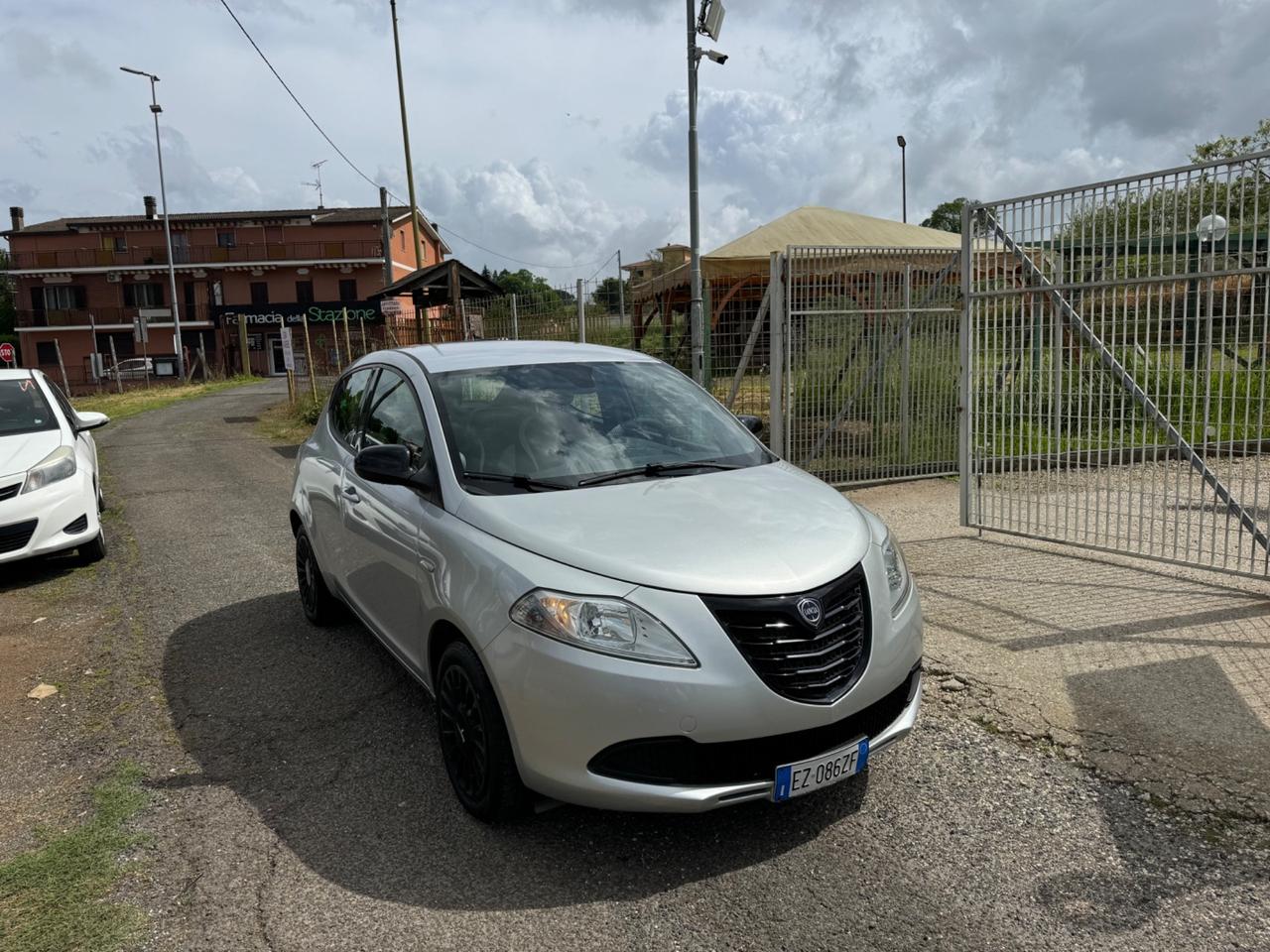 Lancia Ypsilon 1.2 69 CV 5 porte Elle NEOPATENTATI
