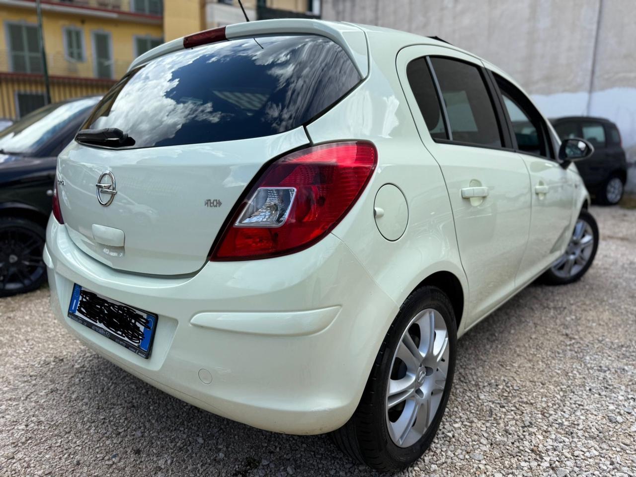 Opel Corsa 1.2 5 porte anno 2013