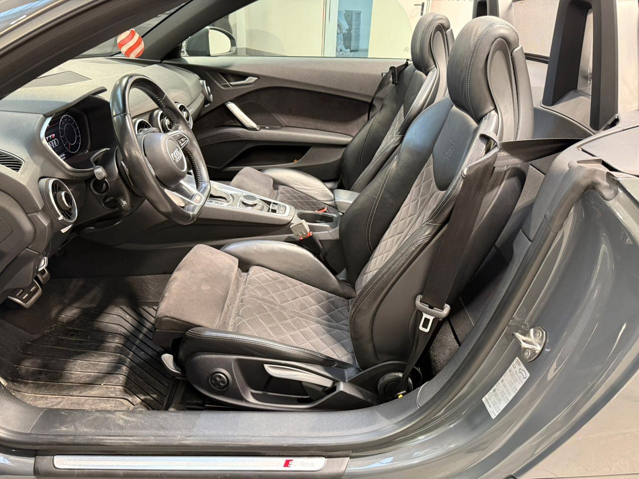 Audi TT Roadster 2.0 TFSI quattro S tronic line