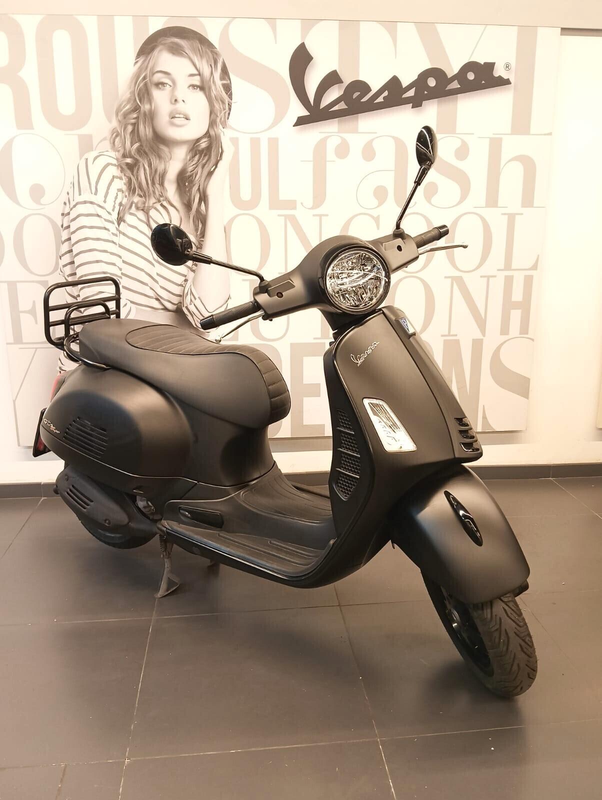Piaggio Vespa 300 GTS hpe Notte