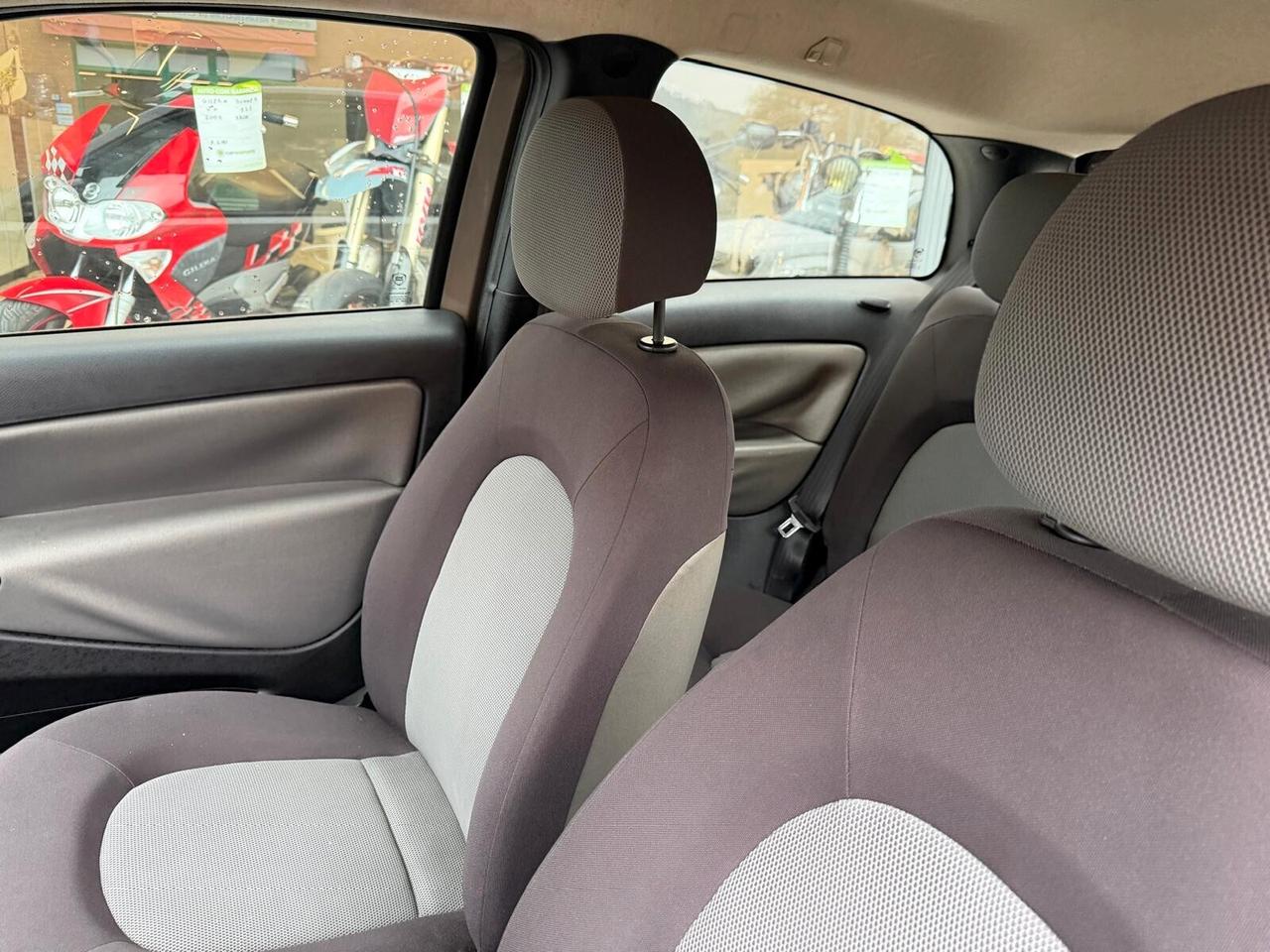 Lancia Ypsilon 1.2 benzina, b-color