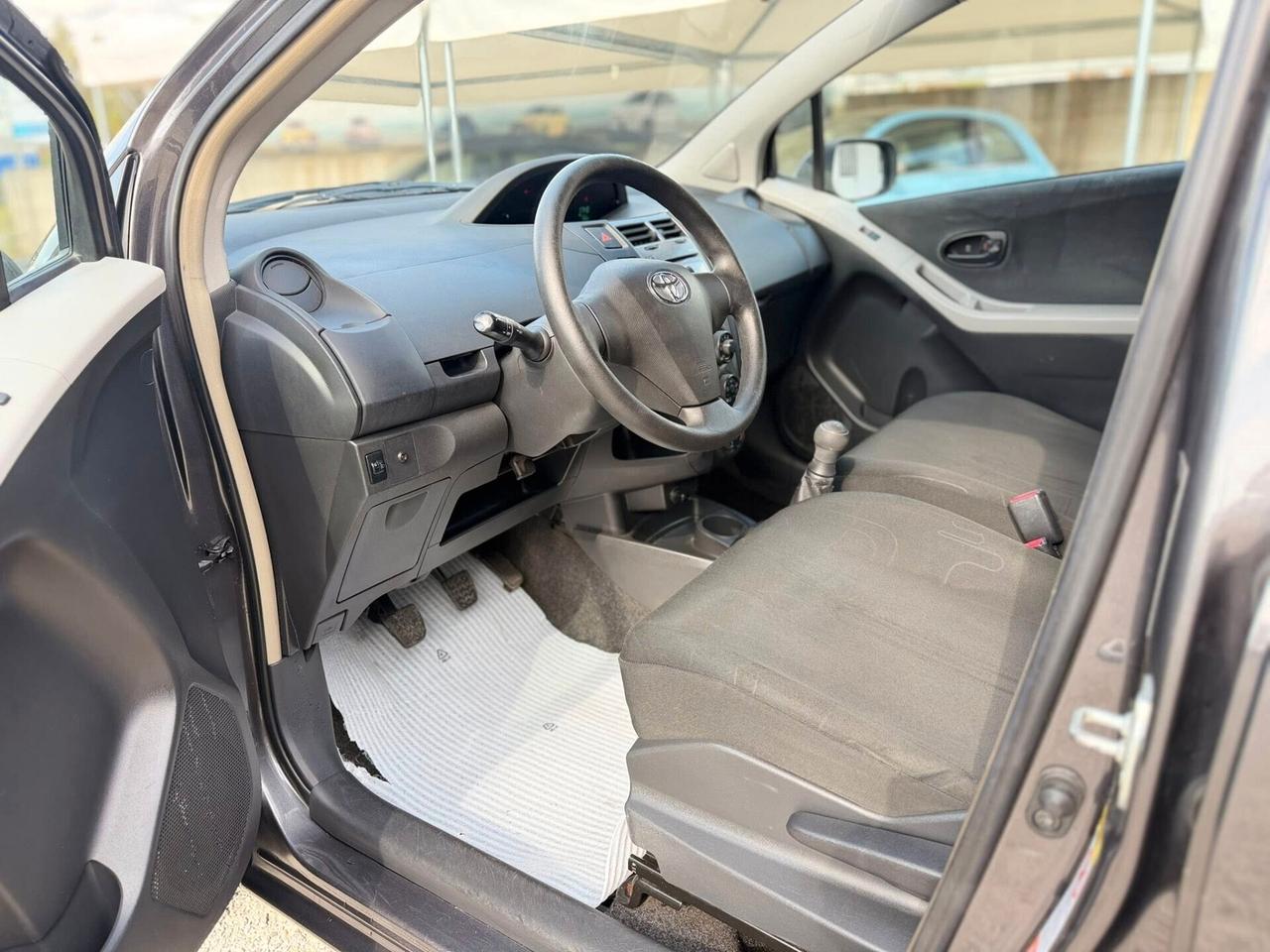 Toyota Yaris 1.0 5 porte Sol