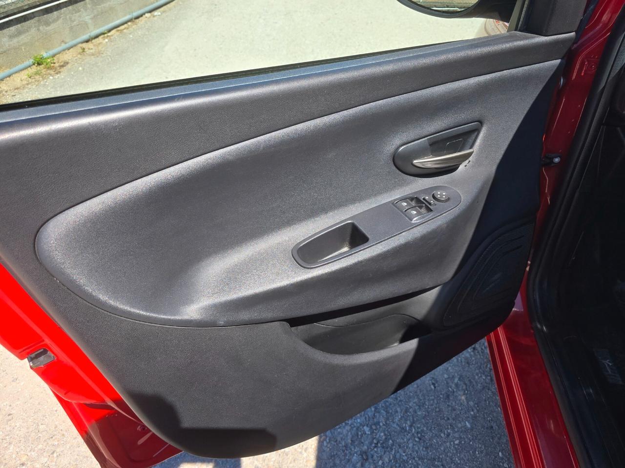 Lancia Ypsilon 1.2 69 CV 5 porte Unyca