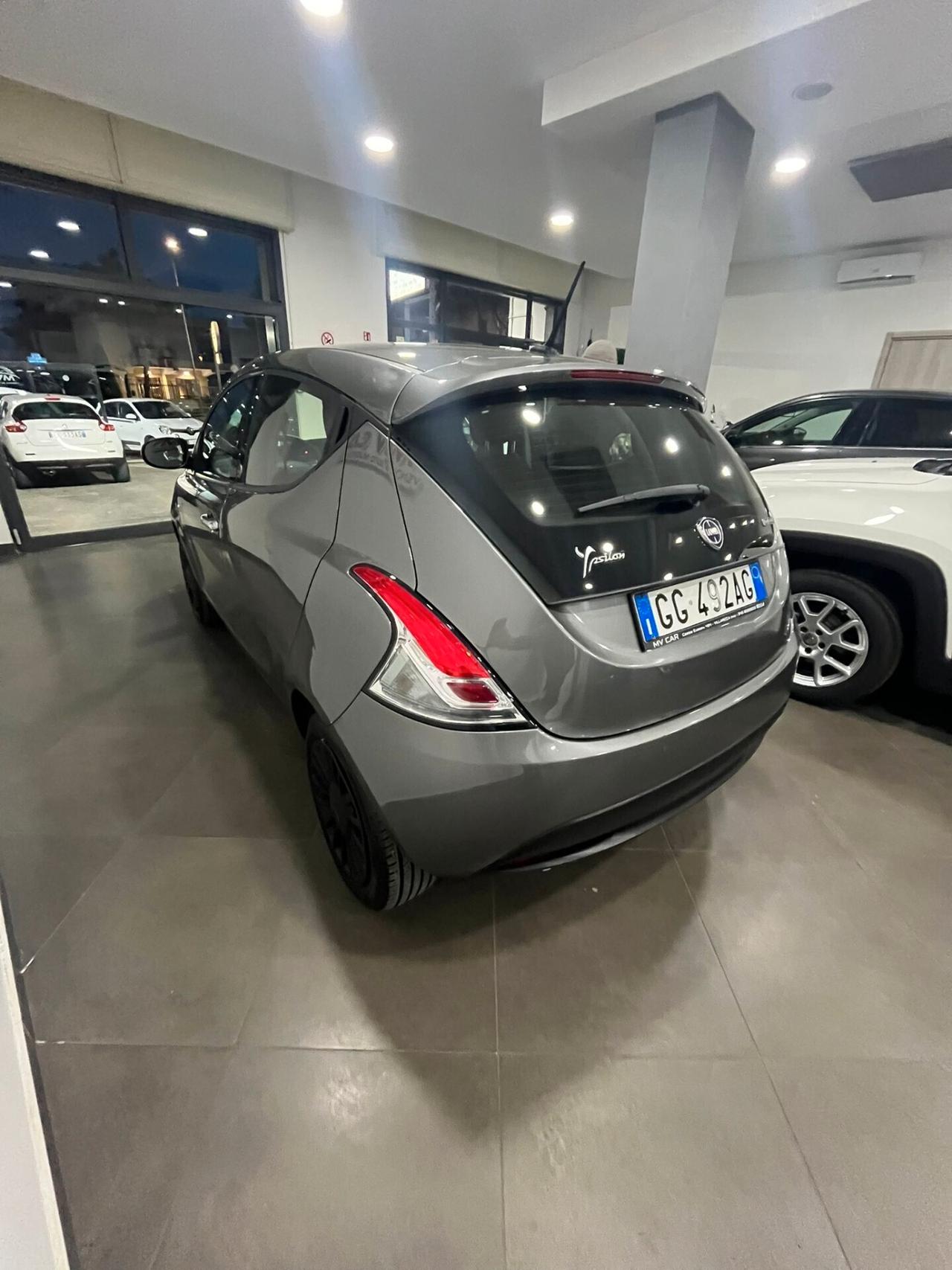 Lancia Ypsilon 1.0 FireFly 5 porte S&S Hybrid Ecochic Gold