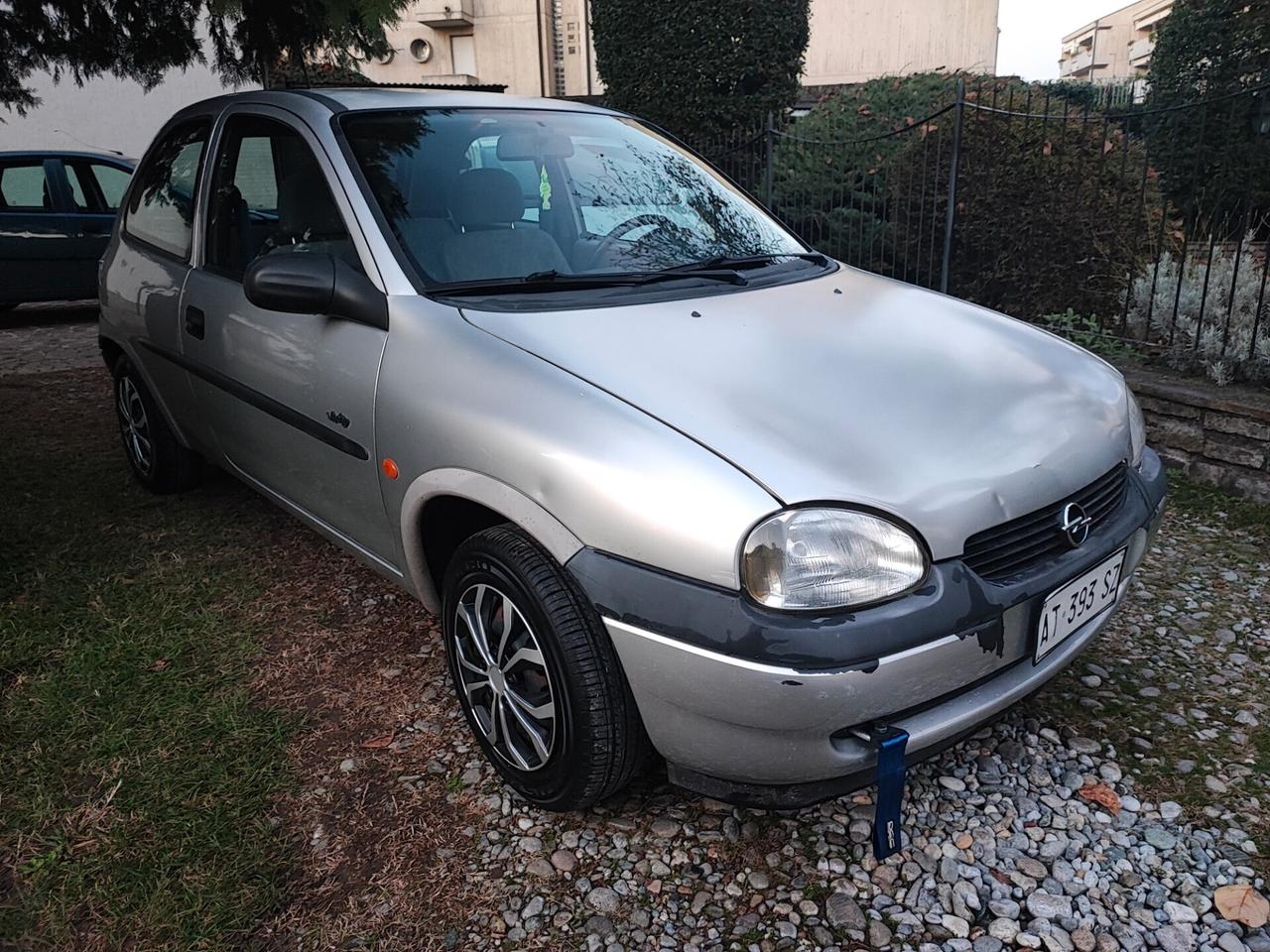 Opel Corsa 3 porte 1.2 Benz neopatentati