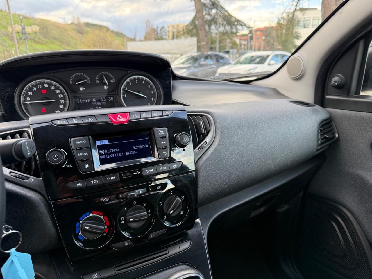 Lancia Ypsilon 1.0 FireFly 5 porte S&S Hybrid Ecochic Silver