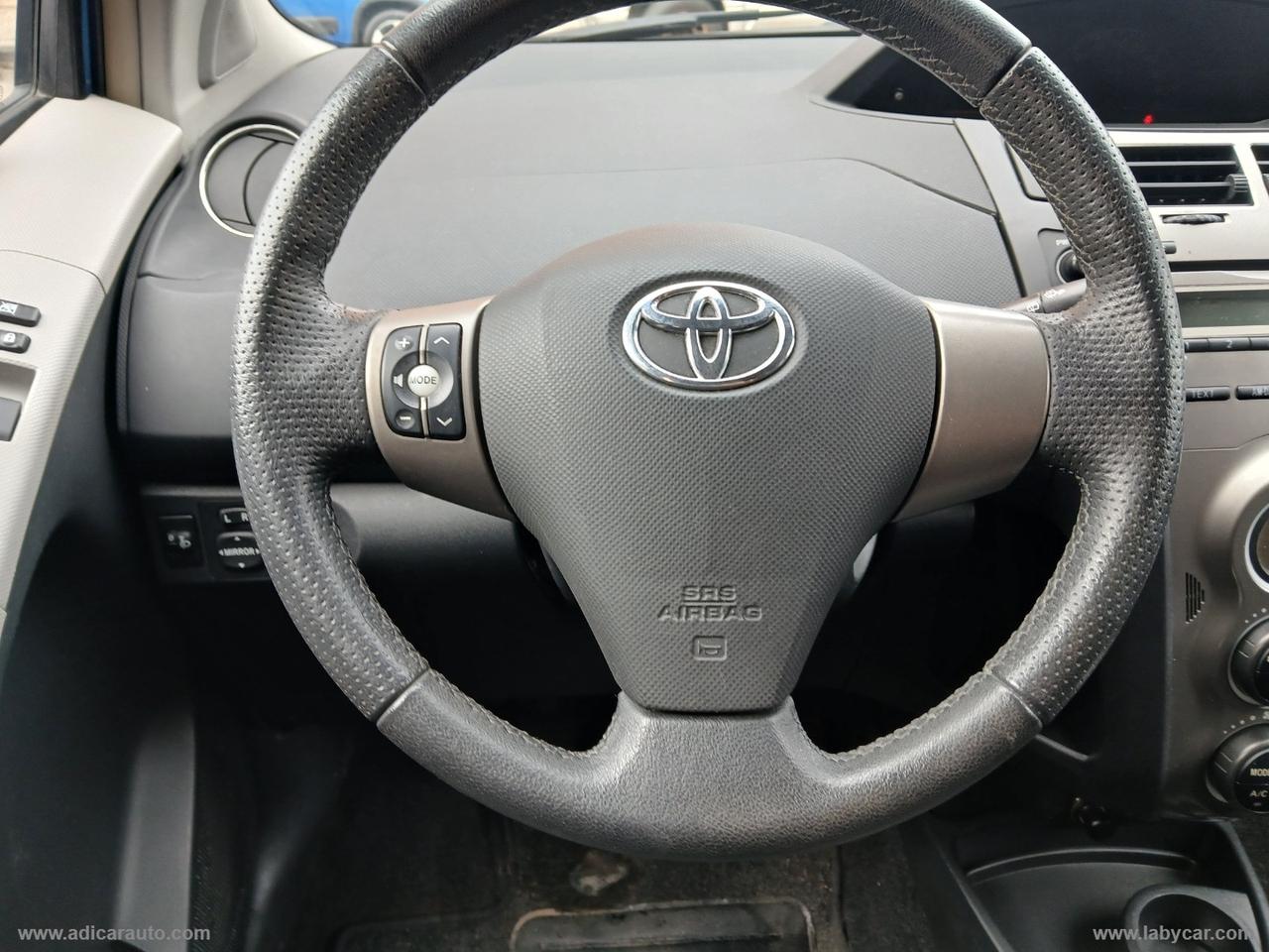 TOYOTA Yaris 1.3 5p. Sol