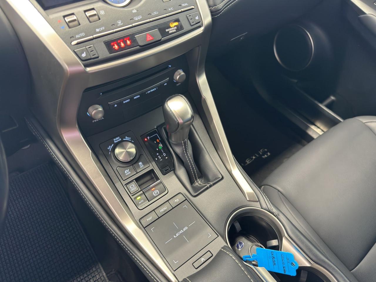 Lexus NX 300h 2.5 Premium 4wd cvt