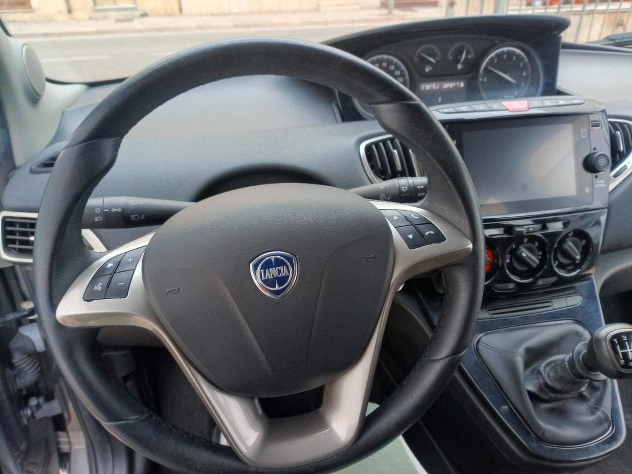 Lancia Ypsilon 1.0 FireFly 5 porte S&S Hybrid Gold