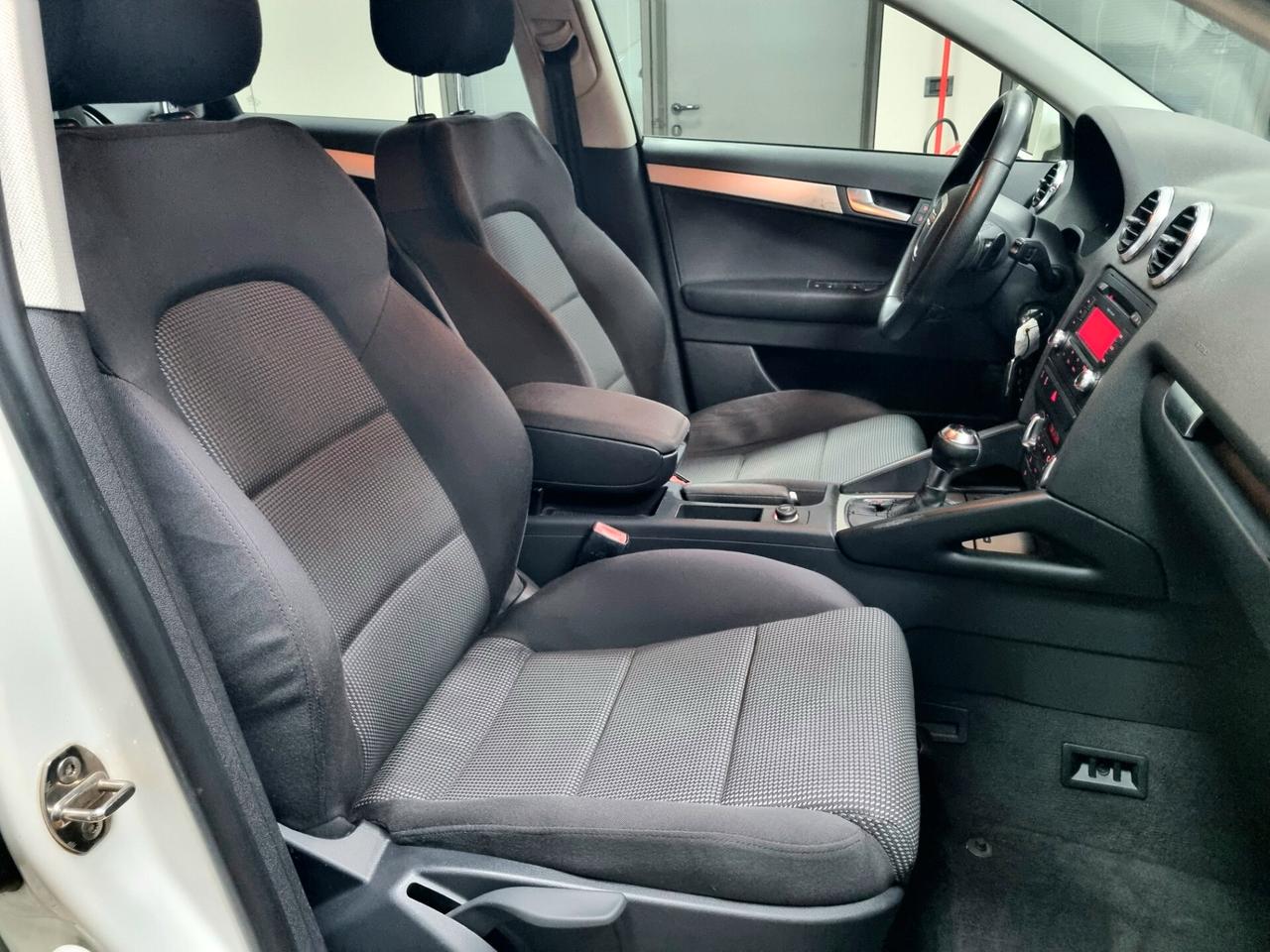 AUDI A3 1.6 TDI 105 CV S tronic AMBITION