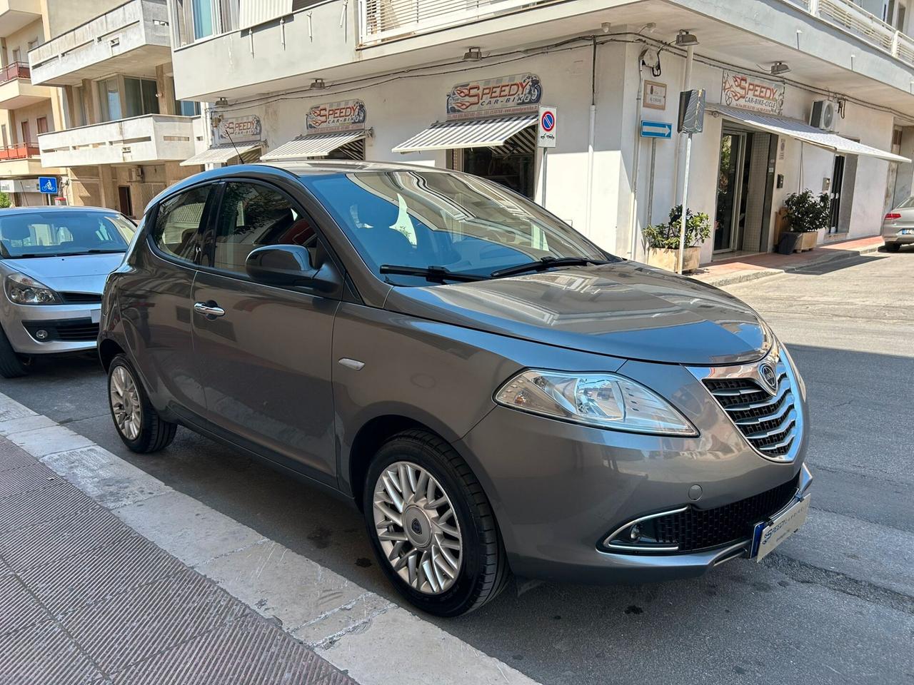 Lancia Ypsilon 1.2 69 CV 5 p. 'Platinum' 2014