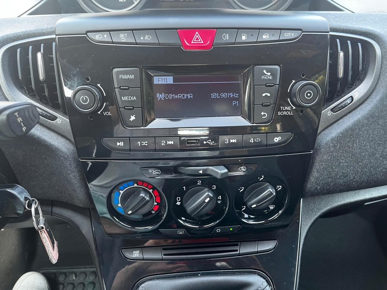 Lancia Ypsilon 1.2 69 CV 5 porte GPL Ecochic Elefantino Blu