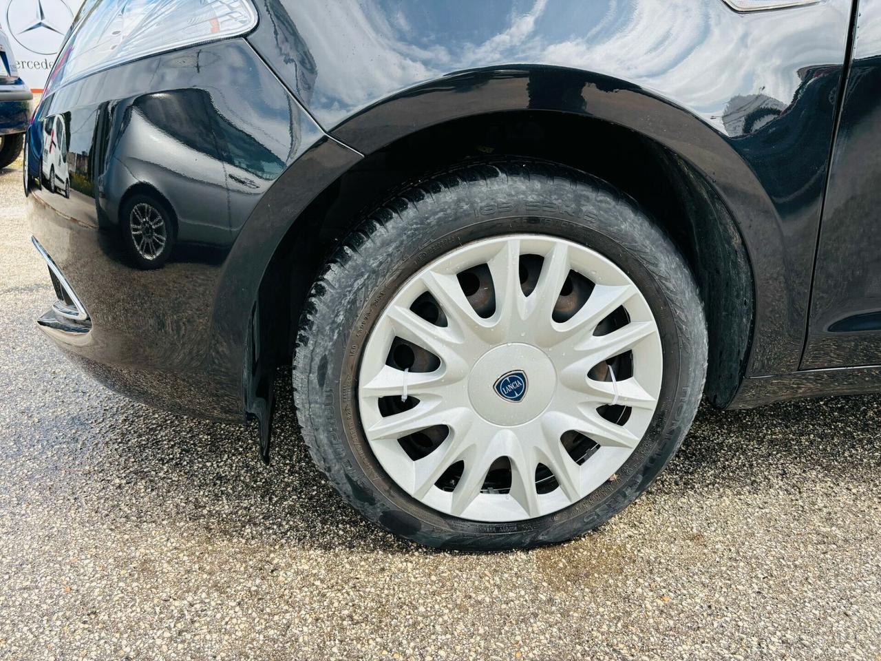 Lancia Ypsilon 1.2 69 CV 5 porte S&S Gold