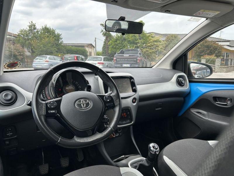 Toyota Aygo 1.0 VVT-i 69 CV 5p x-play NAVI + RETROCAMERA