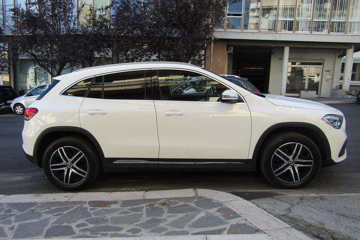 MERCEDES GLA 200 d Automatic Sport