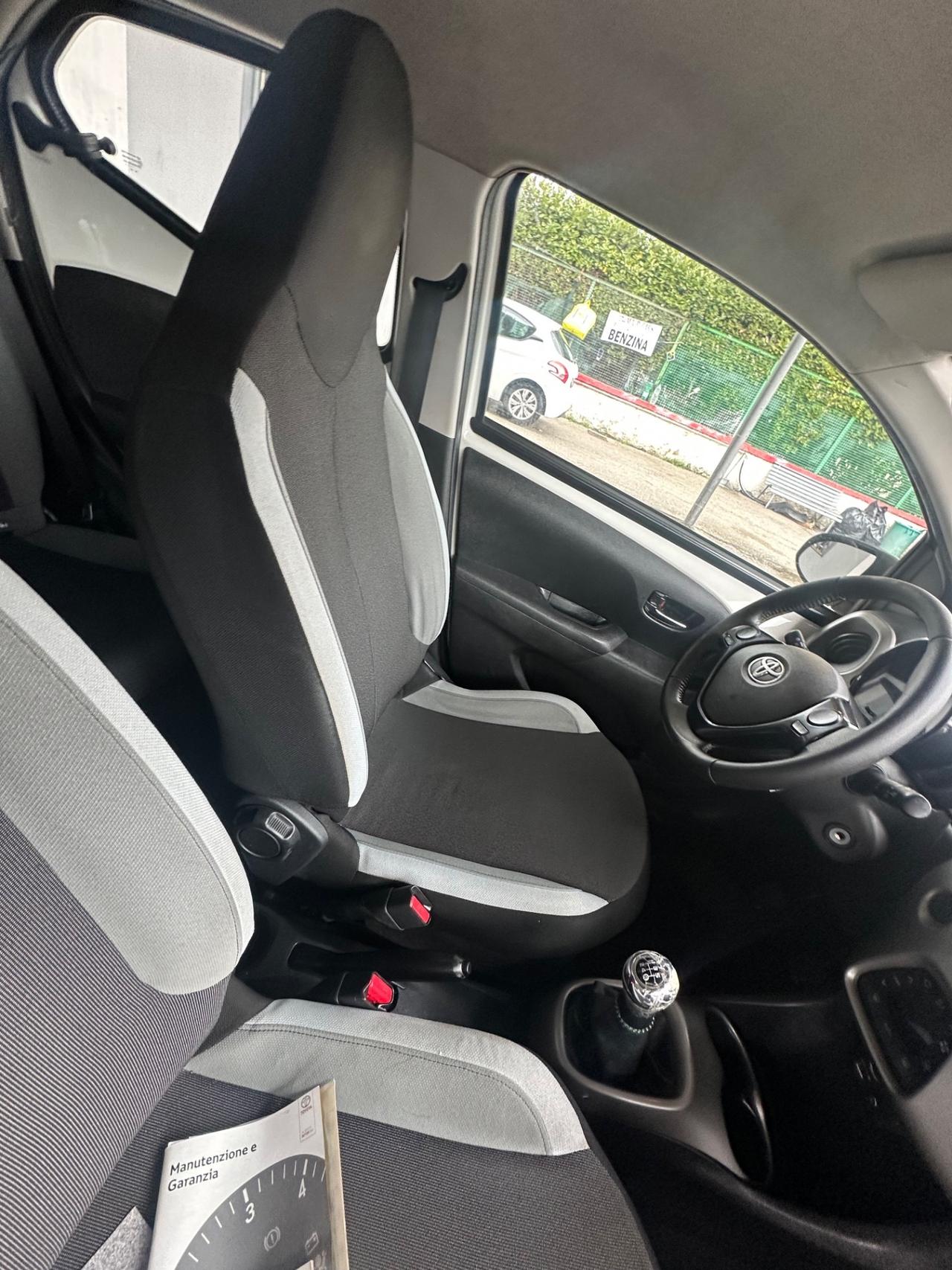 Toyota Aygo 1.0 VVT-i 69 CV 5 porte x-black TSS