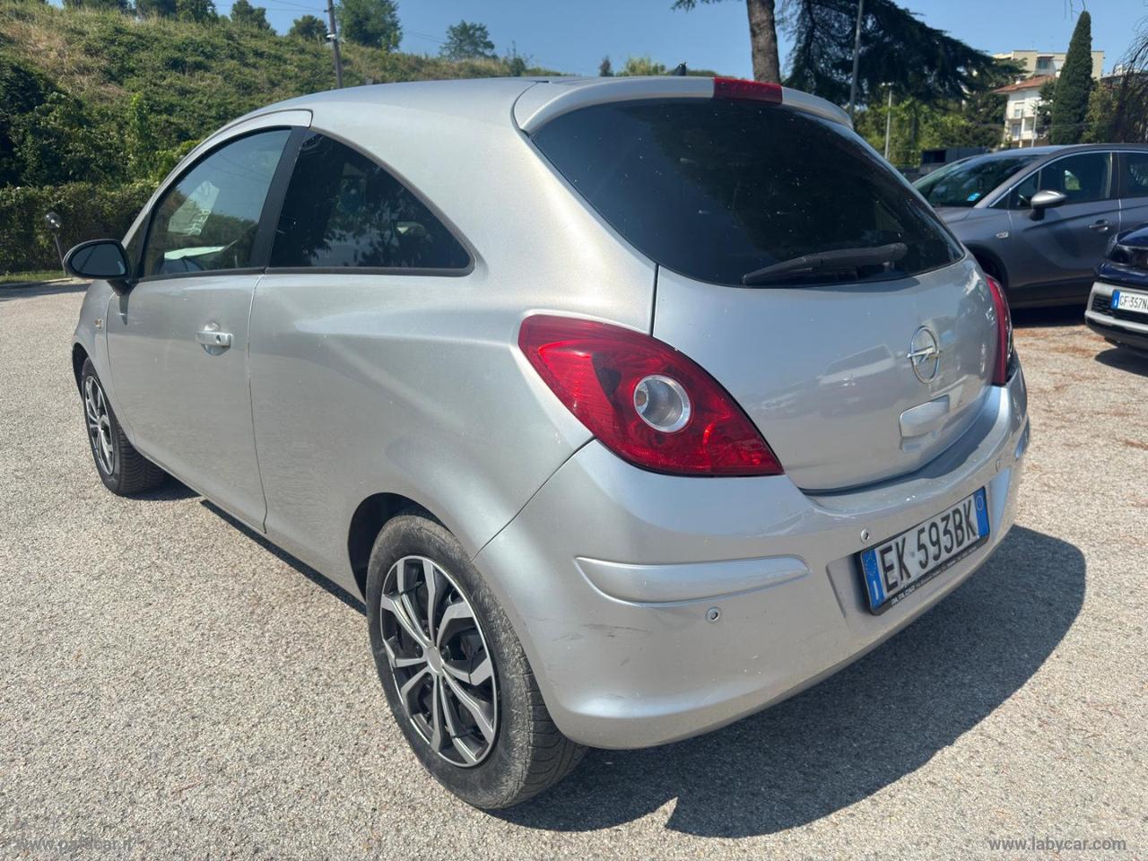 OPEL Corsa 1.2 3p. b-color