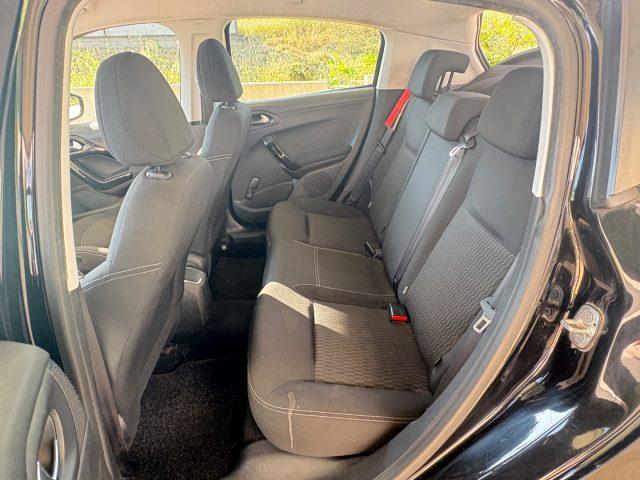 PEUGEOT 208 1.2 82cv 5 porte POCHI CHILOMETRI OK NEOPATENTATI