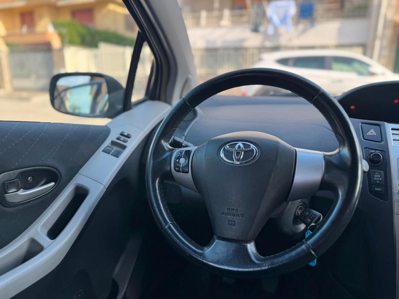 Toyota Yaris 1.3 5 porte Navi