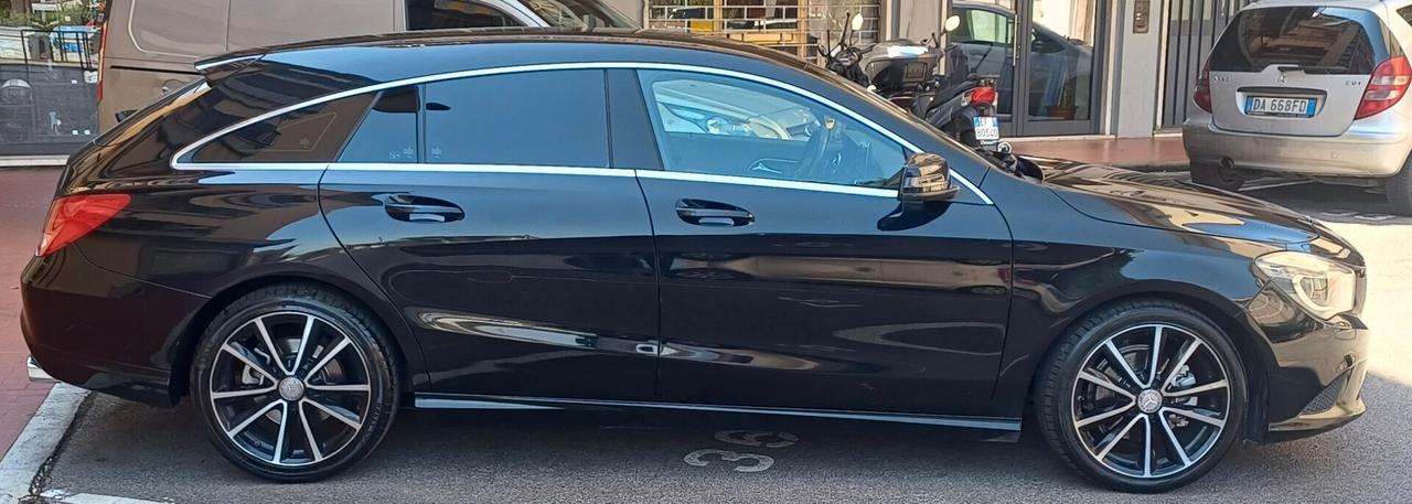 MERCEDES CLA 200 D SW AUTOMATIC PREMIUM DARK NIGHT