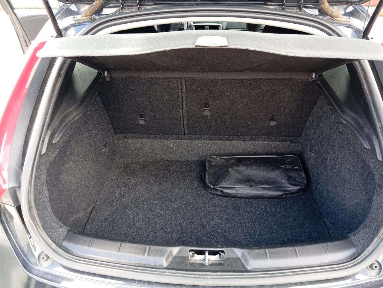 Volvo V40 D2 1.6 Summum