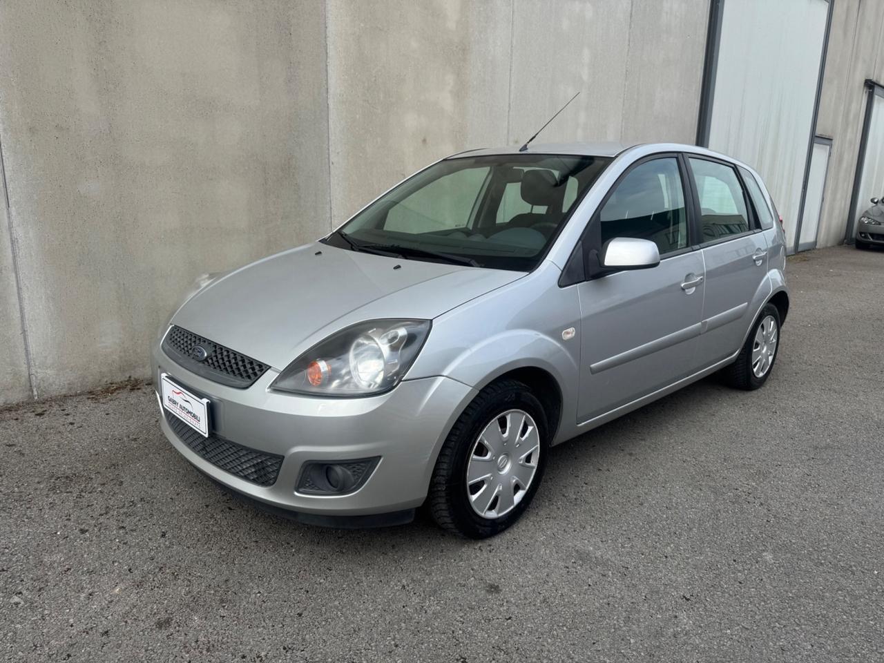 Ford Fiesta 1.2 B 5p. Ghia UNIPRO OK NEOP