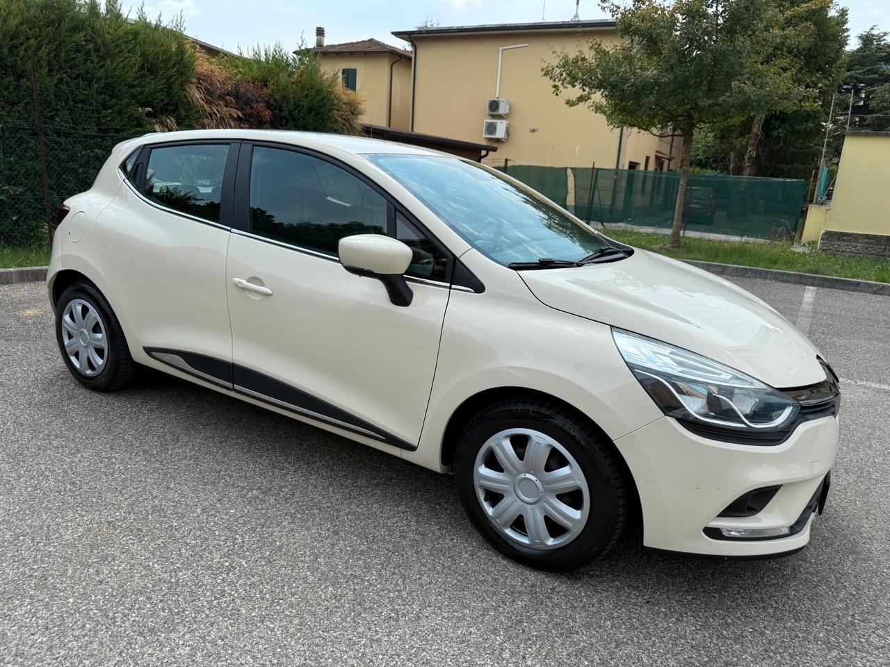 Renault Clio 1.5 dci - NEOP. - NAV. - 12 MESI DI GAR. -