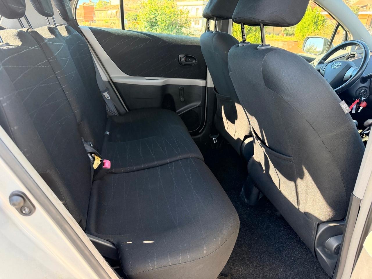 Toyota Yaris 1.0 VVT-i 70cv Benzina - 67.000 km - Garanzia 12 mesi