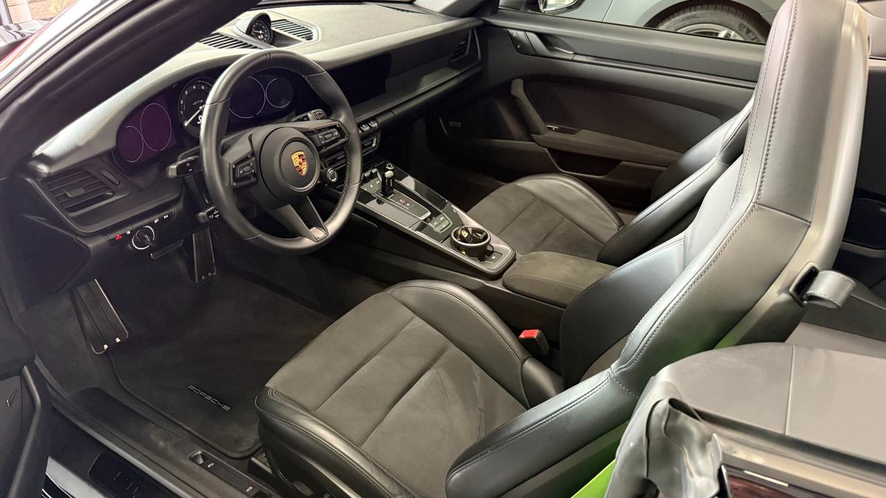 PORSCHE 992 GTS CABRIO UFF ITALIA