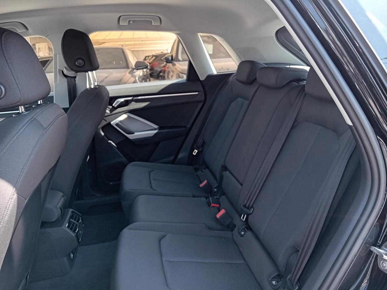 Audi Q3 35 TDI S tronic Business