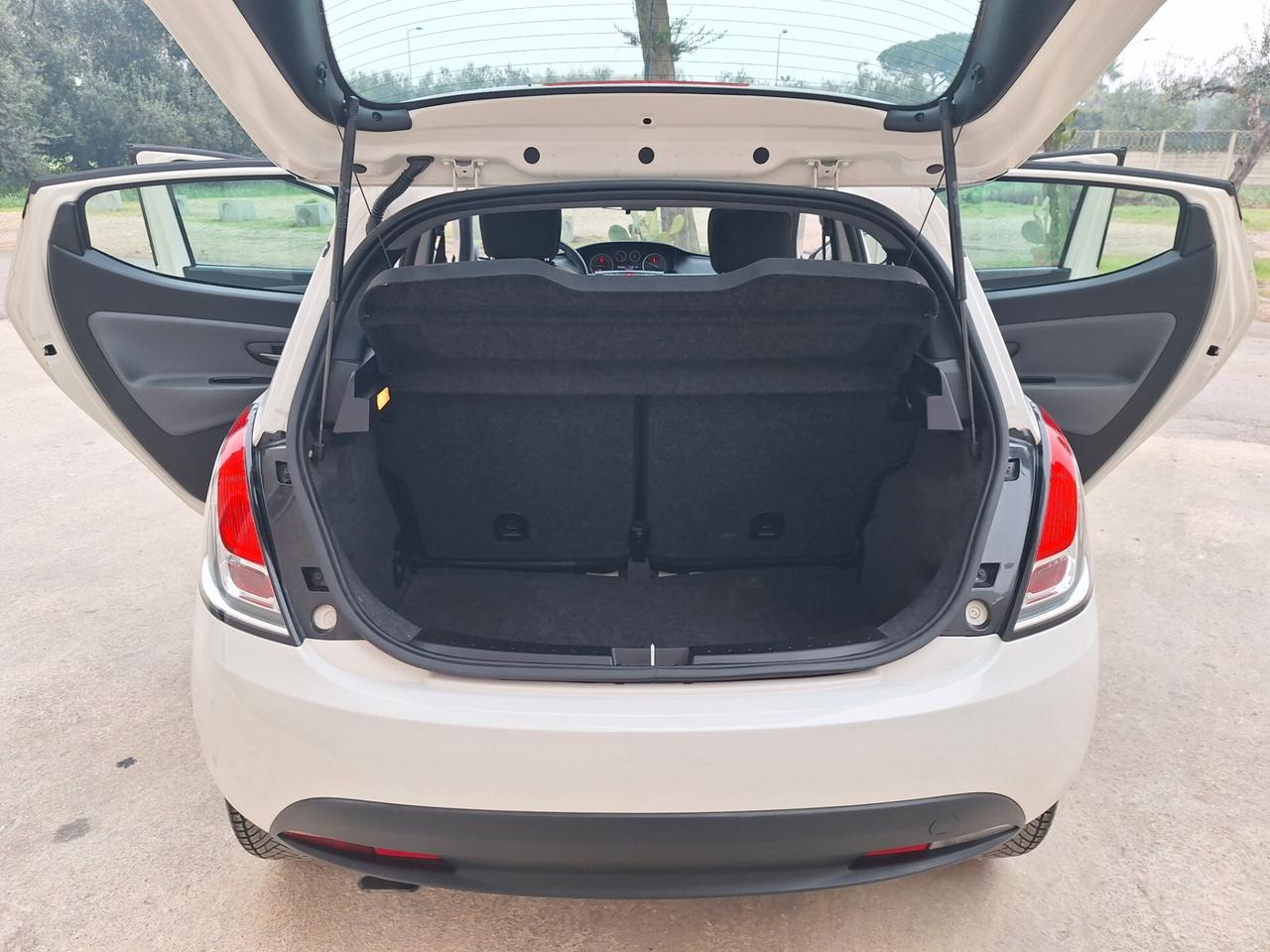 Lancia Ypsilon 1.2 5 porte Elefantino"PERFETTA"