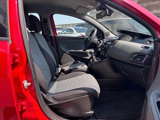 Lancia Ypsilon 1.0 FireFly 5 porte S&S Hybrid Silver