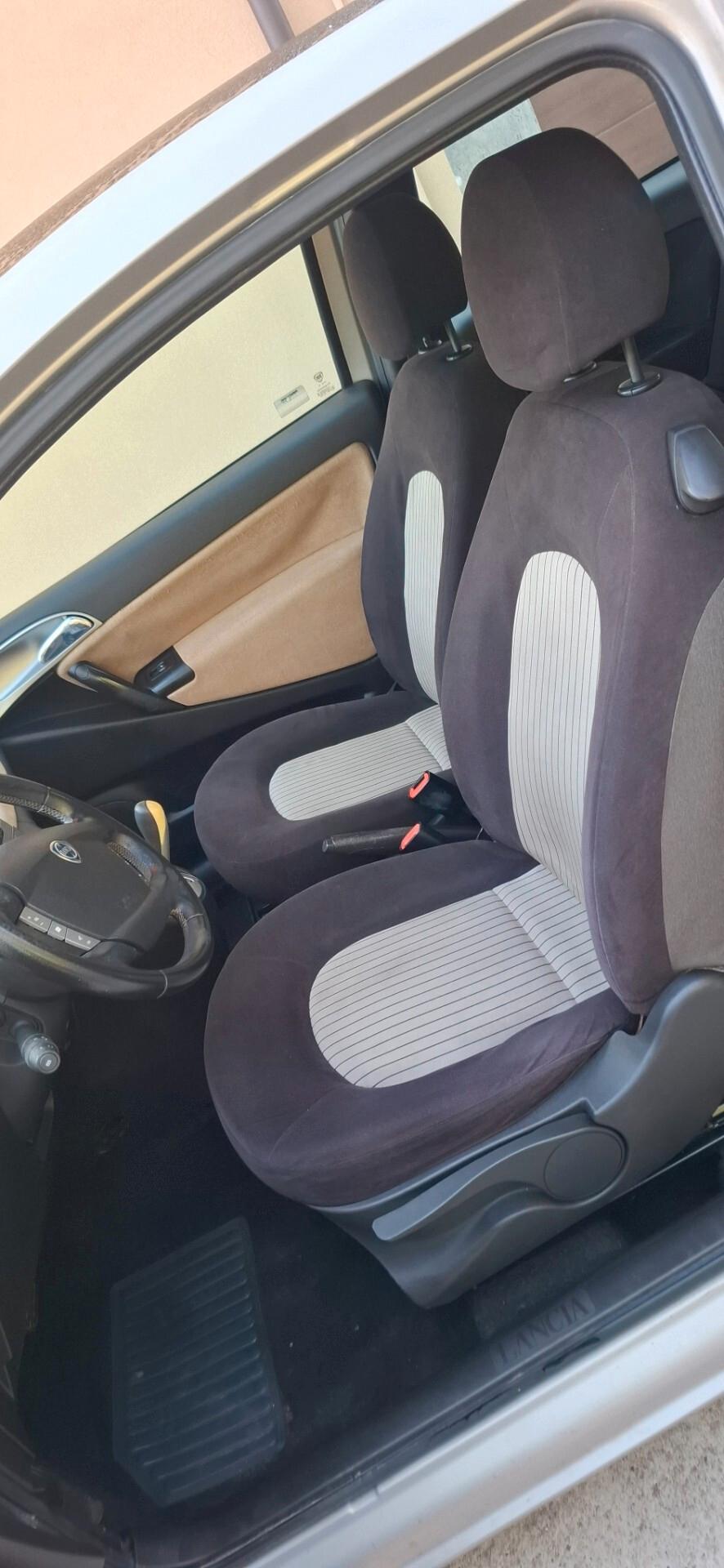 Lancia Ypsilon 1.3 MJT 90 CV Platino automatica