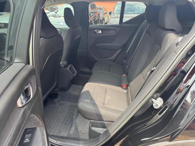 VOLVO XC40 T2 Momentum Core