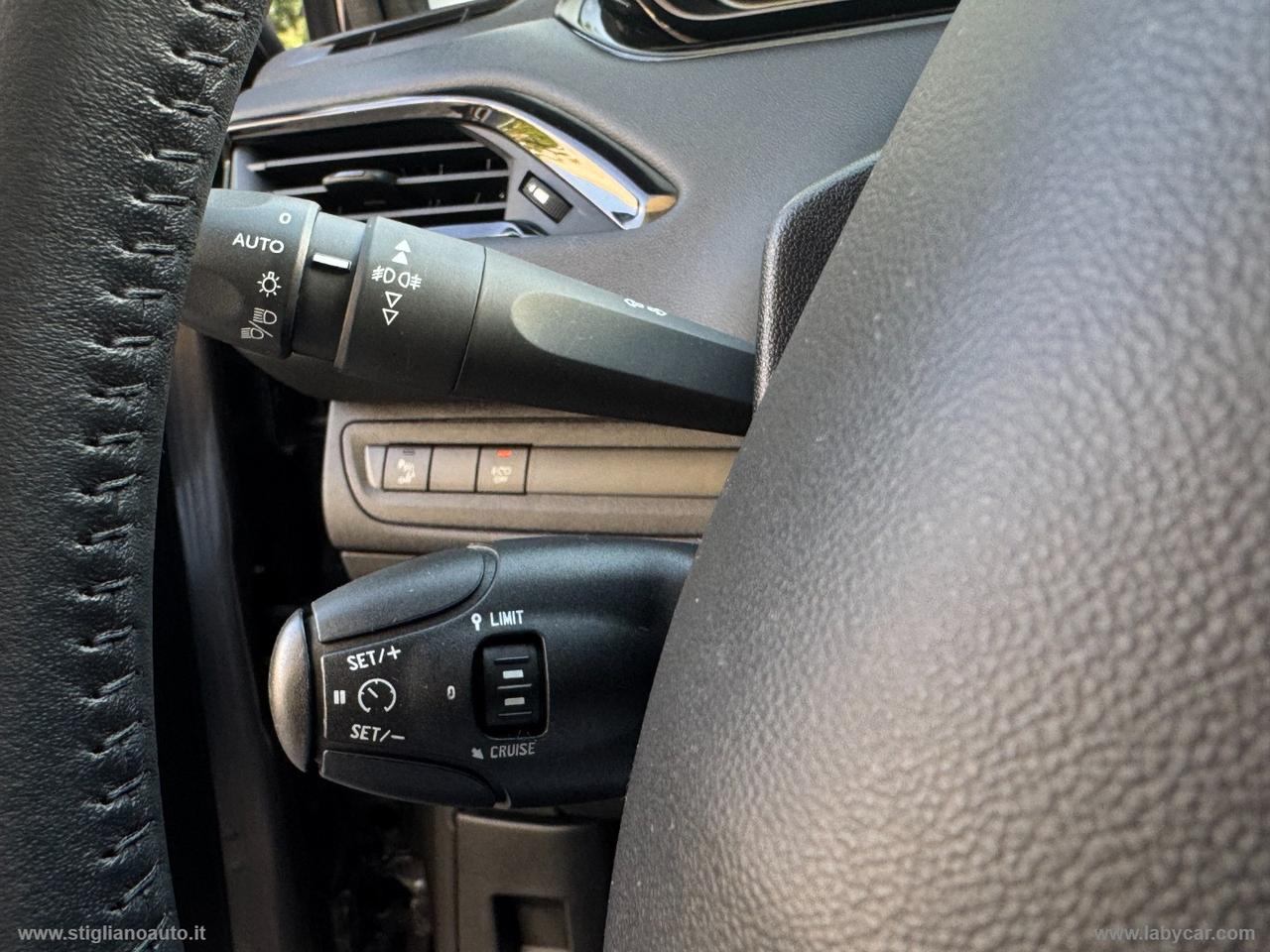 PEUGEOT 208 PureTech 82 S&S 5p. Signature