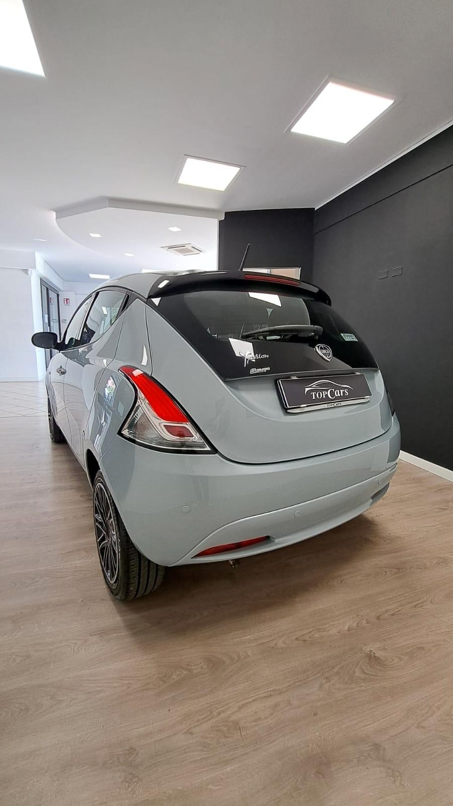 Lancia Ypsilon 1.0 FireFly 5 porte S&S Hybrid Platino