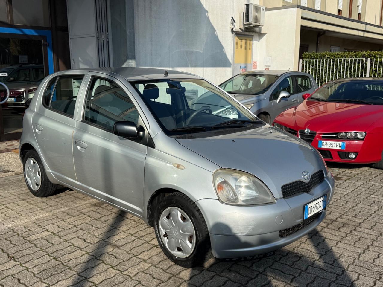 Toyota Yaris 1.0i 16V cat 5 porte Sol