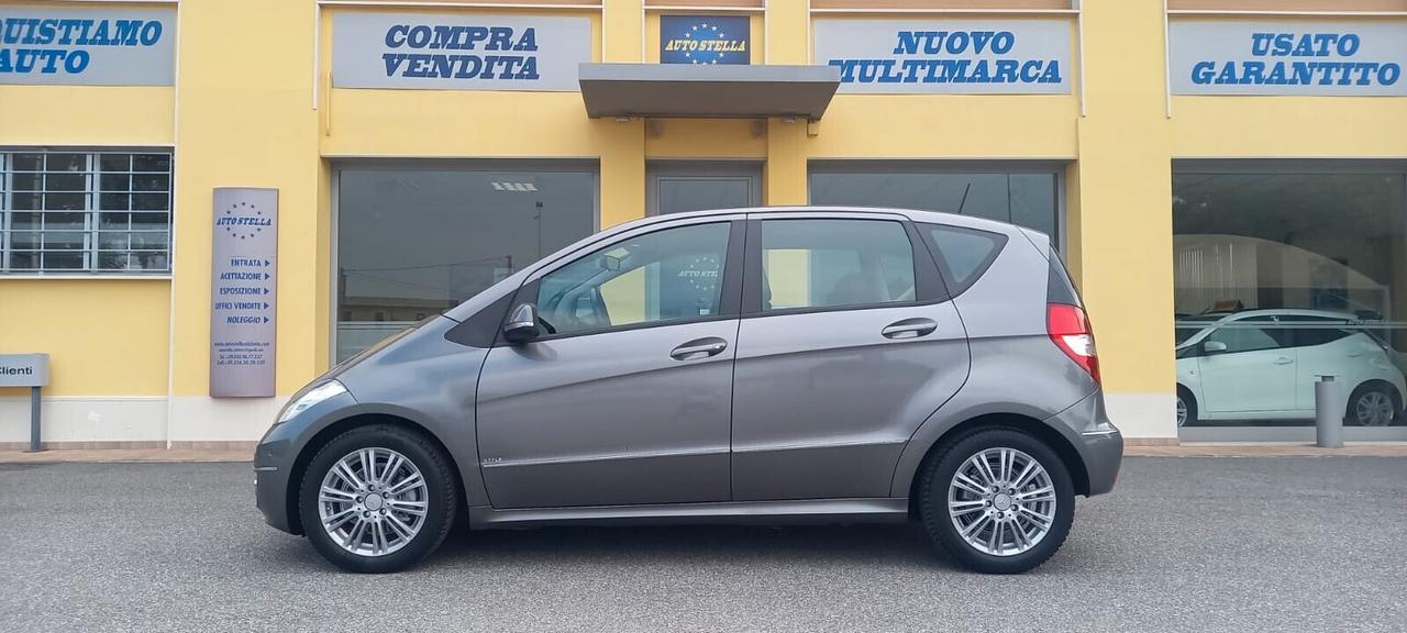 Mercedes-Benz Classe A 160 Benzina Allestimento Elegance cc. 1.5 CV. 95 Cambio Automatico 5 Porte 5 Posti Euro 5 SOLO 74.800 KM. Utilizzabile anche per i Neopatentati.